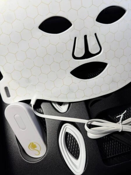 Silicone LED Mask + Vitamin ACE Product - Image 14